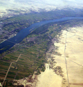 Aerial photo of the River Nile showing irrigated farmland