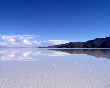 Salar de Uyuni, the world's largest salt desert